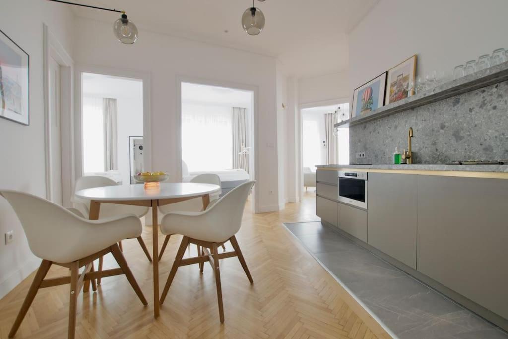 Premium Apartment By Hi - Central 2 Bedroom - Best View 布达佩斯 外观 照片