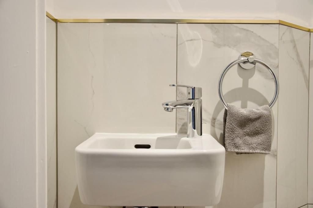Premium Apartment By Hi - Central 2 Bedroom - Best View 布达佩斯 外观 照片